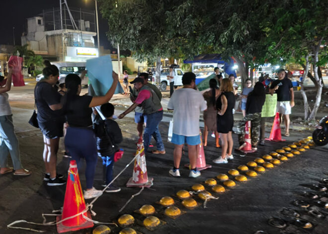 ¡Sin luz y sin paciencia! Playenses bloquean avenida por segunda noche