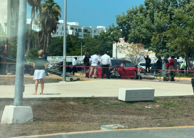 Tesla derriba poste de la CFE en Cancún y deja a decenas sin luz
