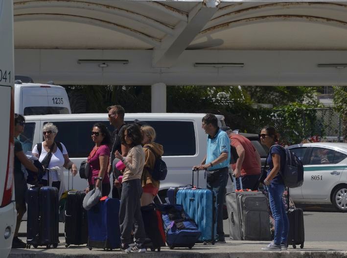 Alerta en Aeropuerto de Cancún por cobranza fraudulenta en taxis