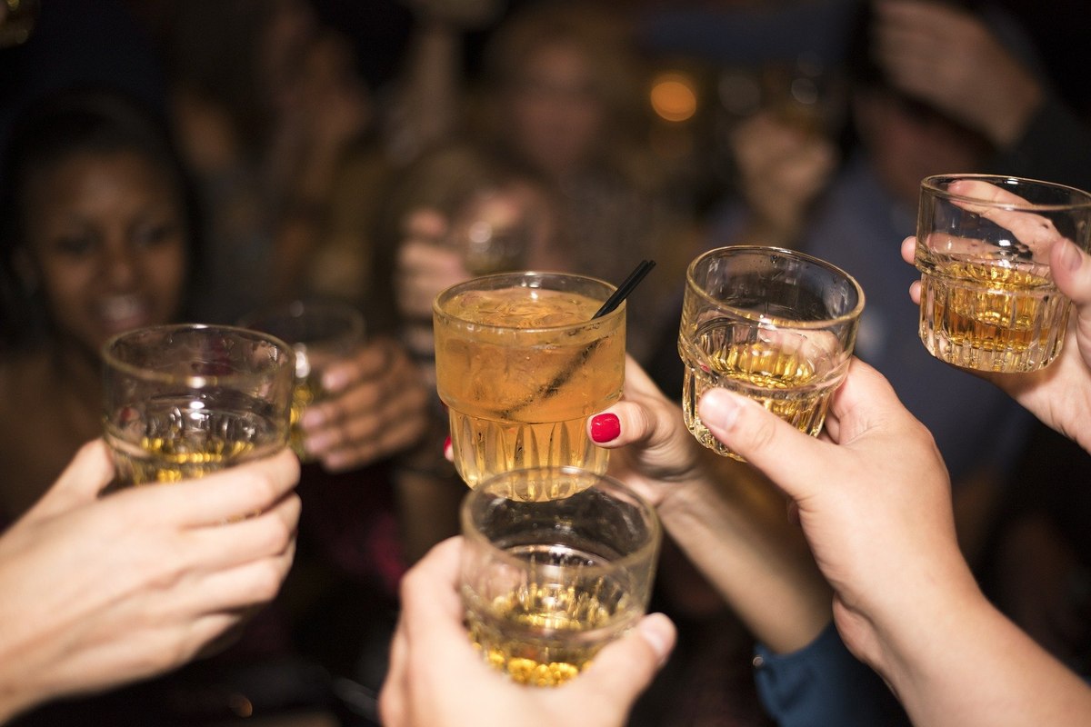 Ozempic y Mounjaro podrían reducir las ganas de beber alcohol