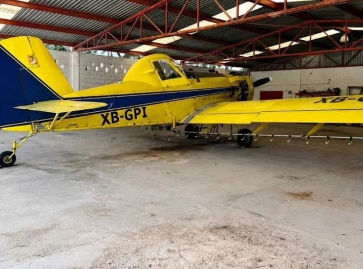 FGR y Marina aseguran avioneta, más de 8,900 litros de combustible y 61 vehículos en Campeche