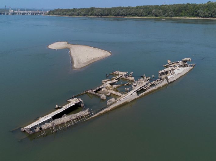 Sequía en el Danubio deja al descubierto buques de guerra