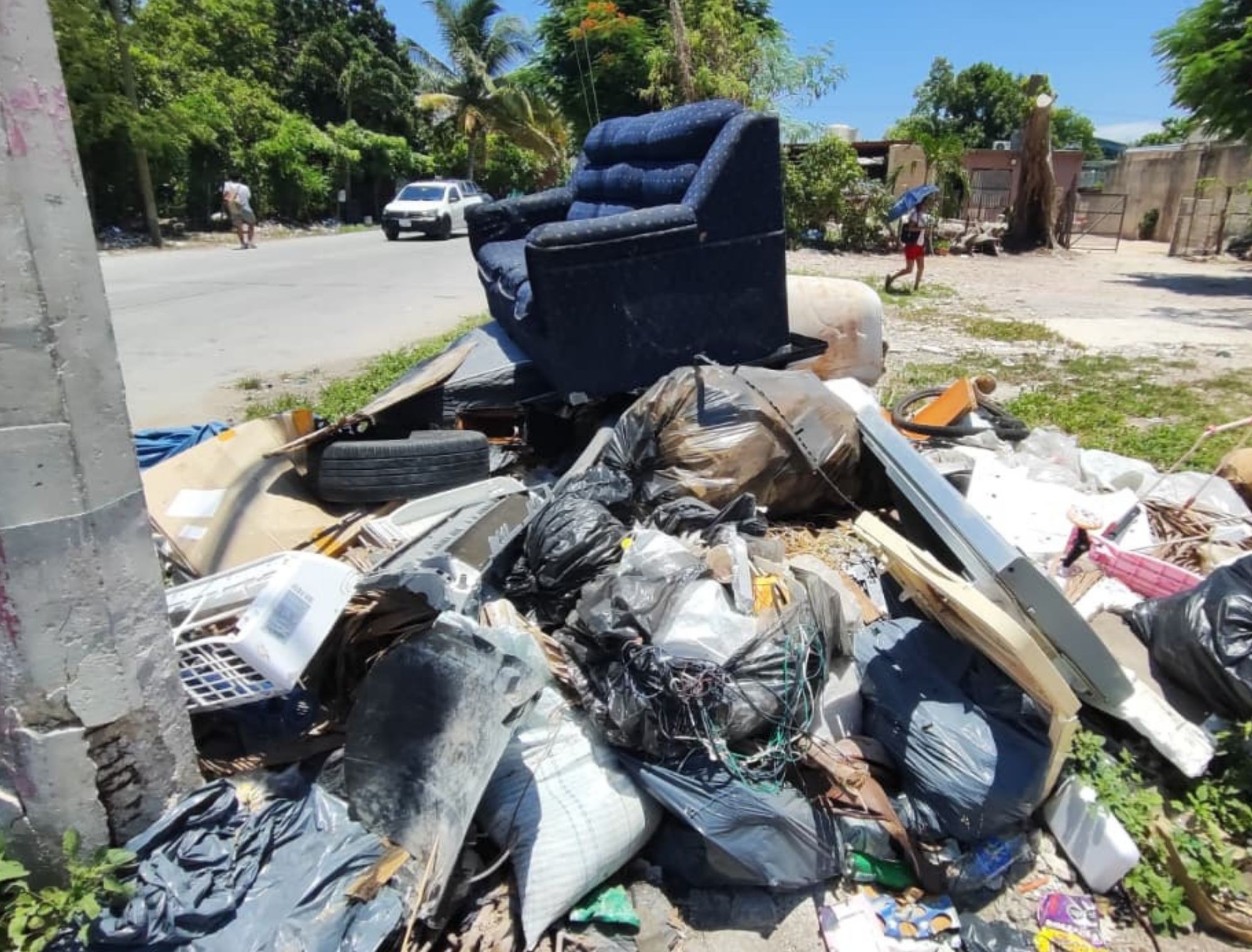 Exhiben con cámaras a vecinos que tiran basura en la SM 219 de Cancún