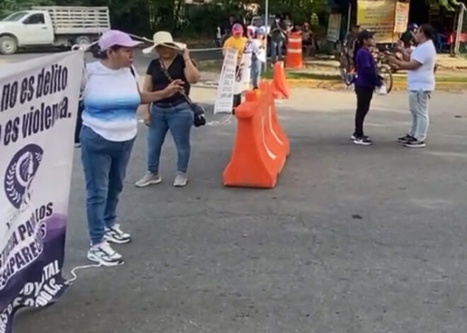 Feministas colapsan acceso a Chetumal para exigir justicia a la Fiscalía