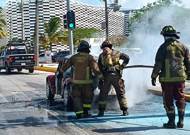 Entre humo y peligro: así se juegan la vida los bomberos de Cancún