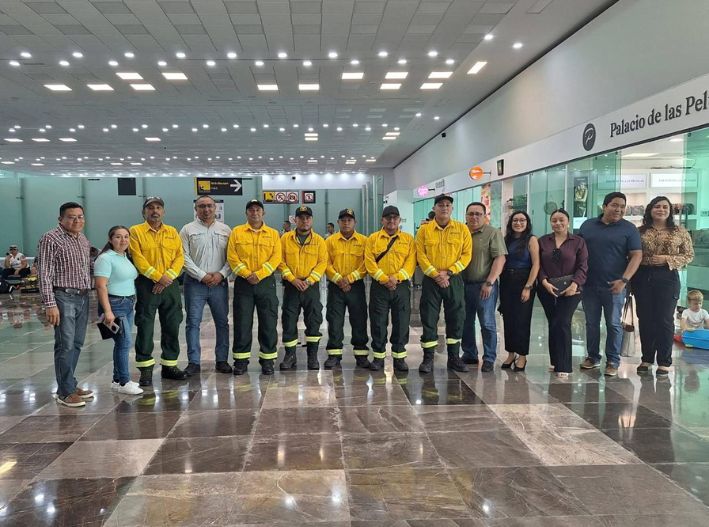 16 brigadistas de Quintana Roo viajan a Canadá para combatir incendios