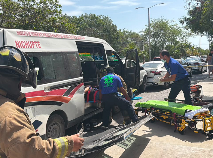 Brutal carambola en Cancún: 17 heridos tras choque en la Nichupté