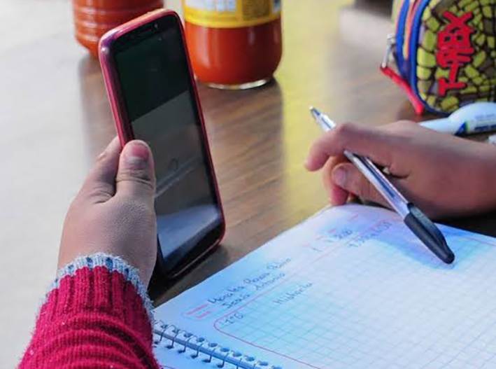 Celular al recreo: 81% de maestros pide ponerle freno en las escuelas