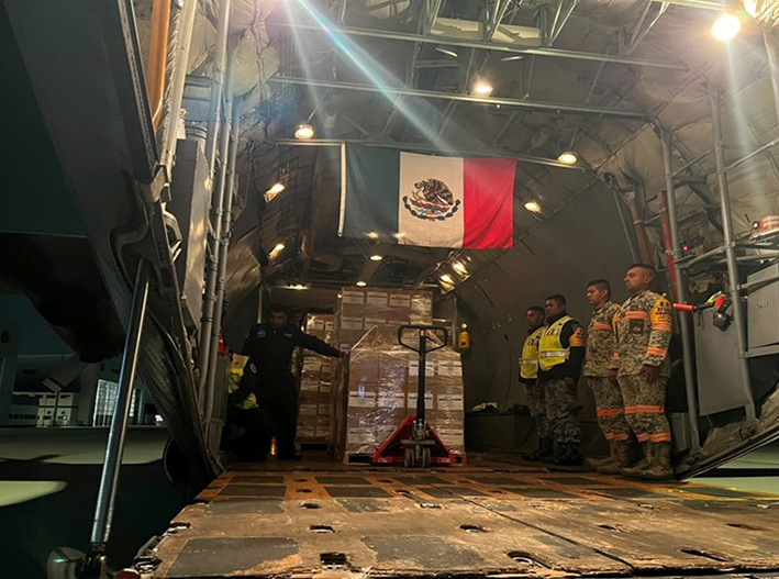 México no suelta a Colombia: despega tercer puente aéreo de ayuda tras terremoto