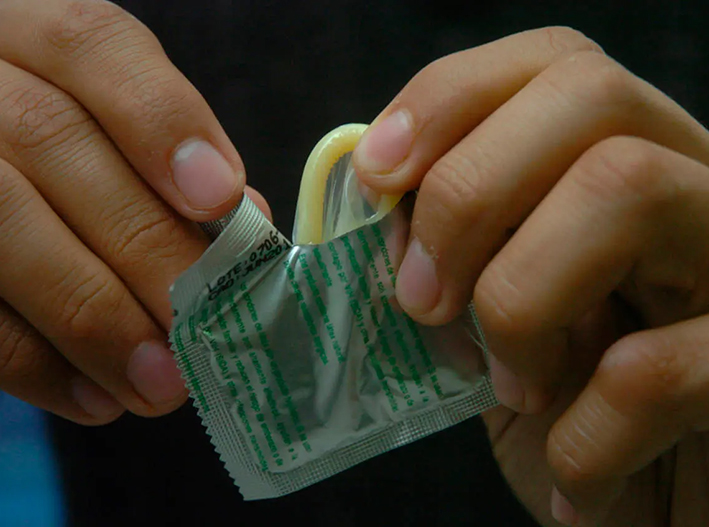 Condones hay, pero no se usan: encienden focos rojos entre jóvenes de Cancún