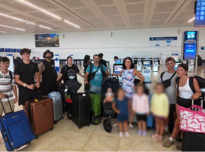 Huelga en WestJet impacta Cancún: familia paga 4,600 dólares para volver a Canadá