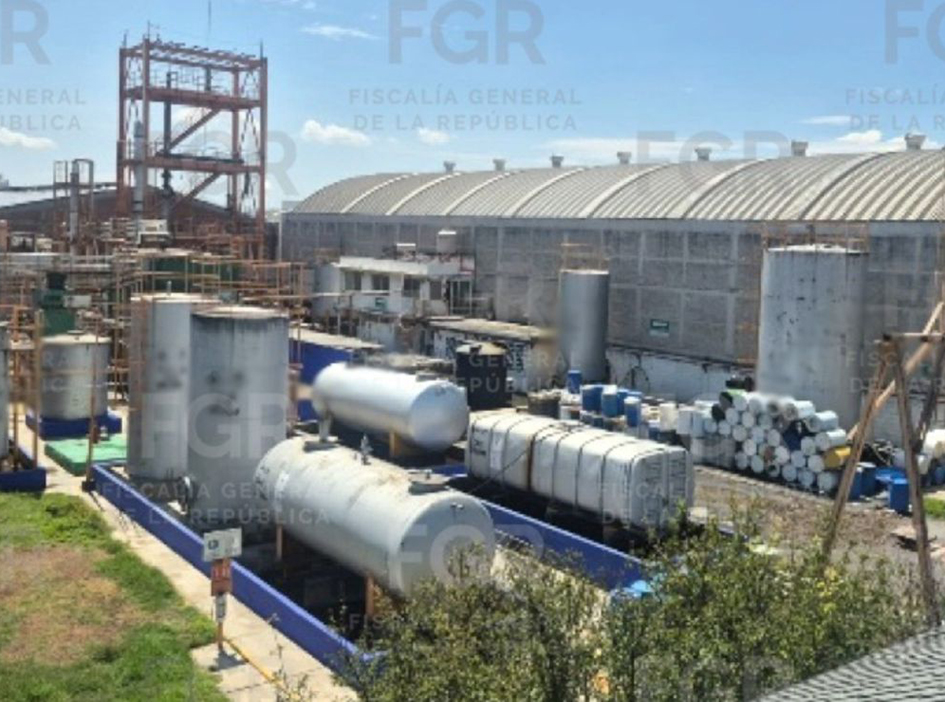 Golpe al huachicol: FGR desmantela cuatro refinerías clandestinas