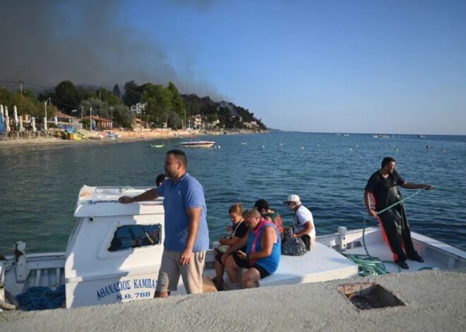 Incendio forestal obliga a evacuar a 500 turistas por mar en Grecia