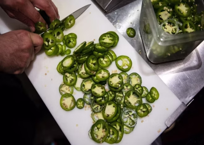 Brote de salmonela en EU deja 345 casos; lo vinculan con jalapeños de Sinaloa