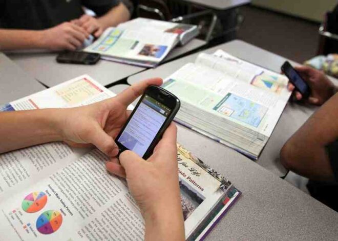 SEP prepara nuevas reglas para el uso de celulares en escuelas