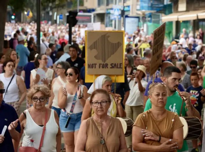 Marchan en Mallorca contra el turismo masivo y crisis de vivienda