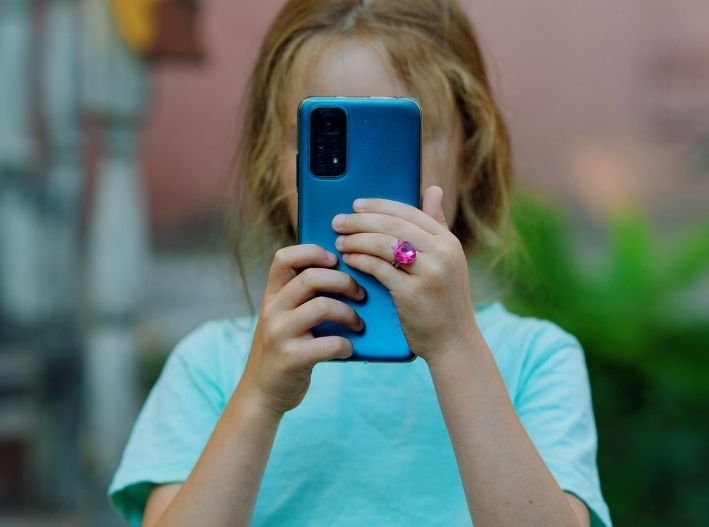 HRW denuncia uso de Facebook y TikTok para reclutar niños en Colombia