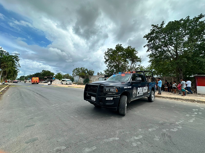 Tragedia sobre ruedas: mujer motociclista muere bajo camión de Coca-Cola