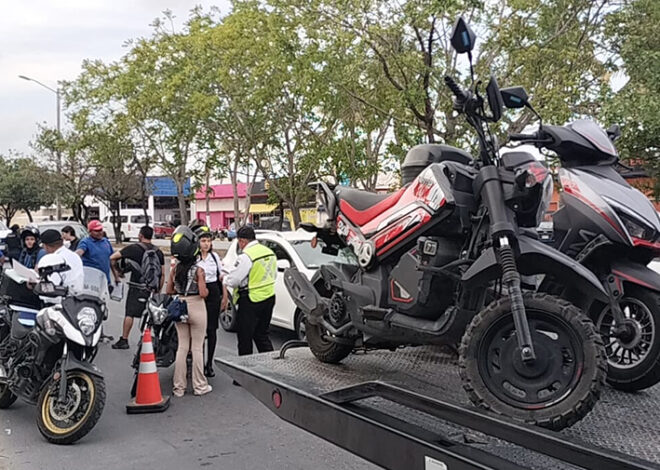 ¡No pasan! Retenes barren con motos irregulares en Cancún