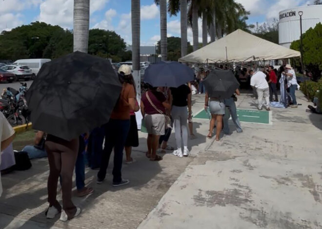 Contra reloj: padres pelean para sus hijos los últimos lugares en prepas de Cancún