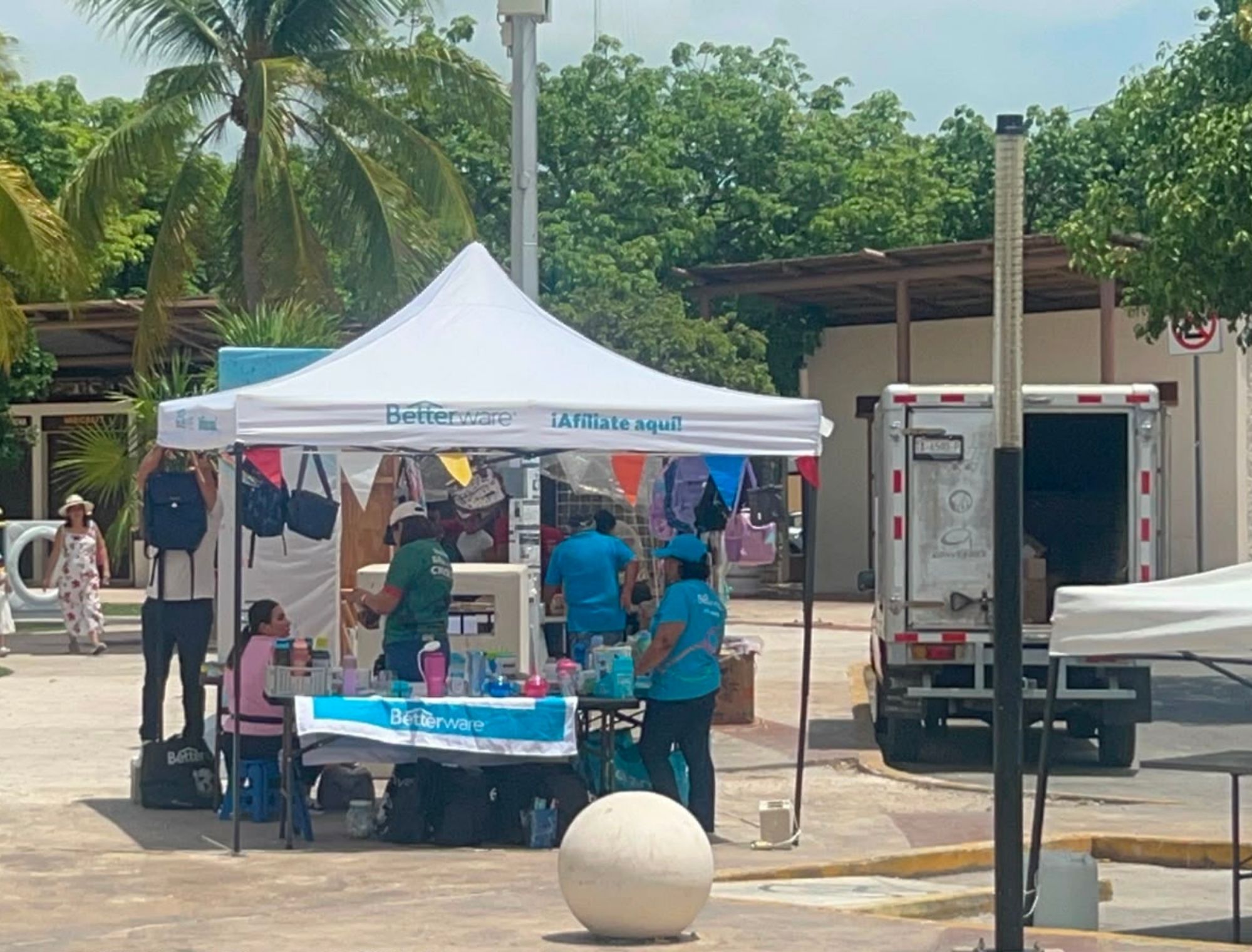 Reportan poca afluencia en la feria de regreso a clases de la Profeco en Cancún