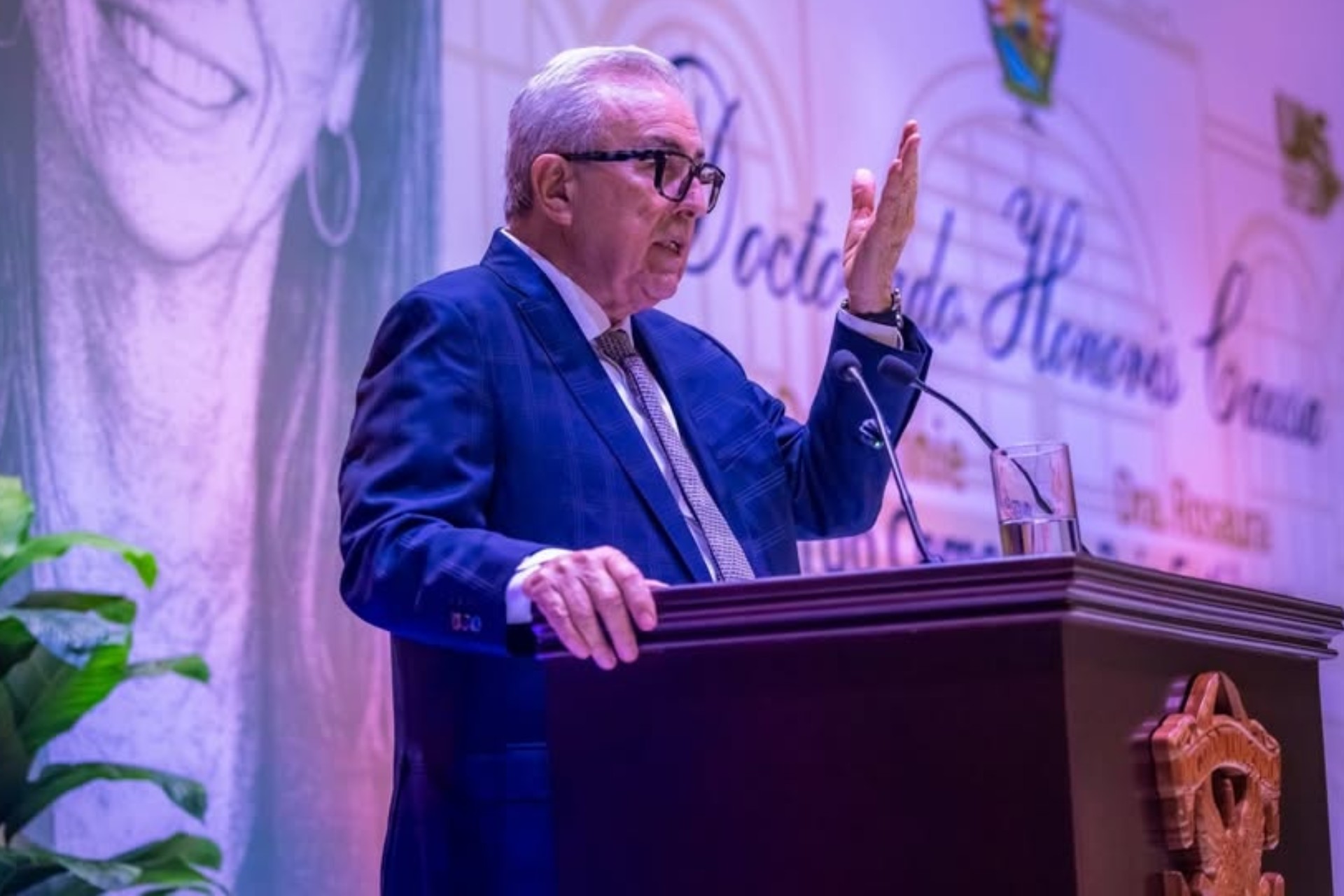 Rocha Moya vuelve a pedir licencia indefinida tras solo un día en el cargo