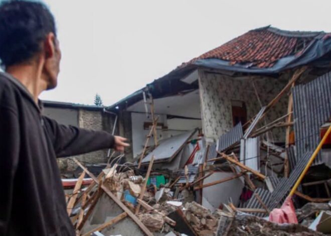 Terremoto de 7.7 sacude Indonesia y activa alerta por riesgo de tsunami