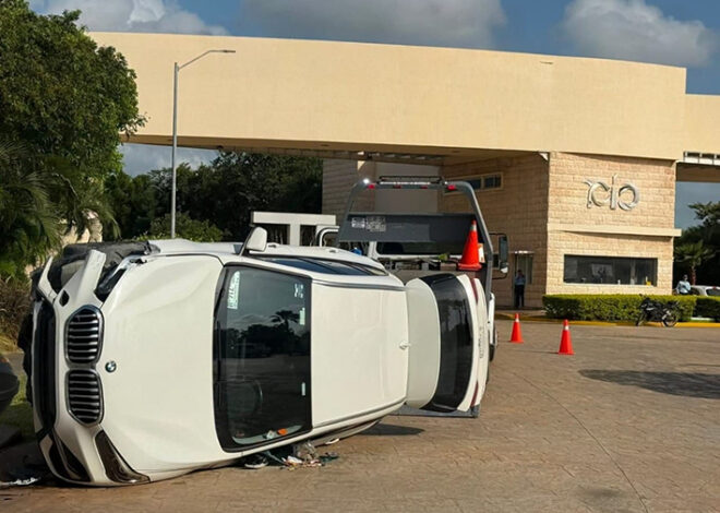 Celular al volante: vuelca BMW y conductora sale de milagro en Cancún
