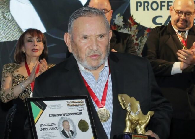Muere Chucho Gallegos, referente del periodismo de espectáculos en México