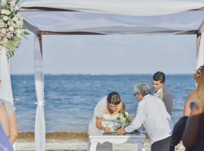 Bodas de extranjeros se desploman en Playa del Carmen