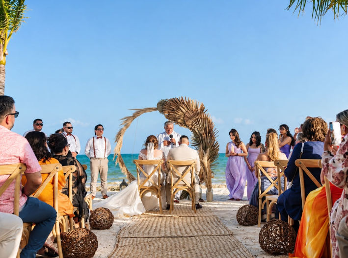 Sargazo golpea bodas y Tulum enfrenta fuerte caída