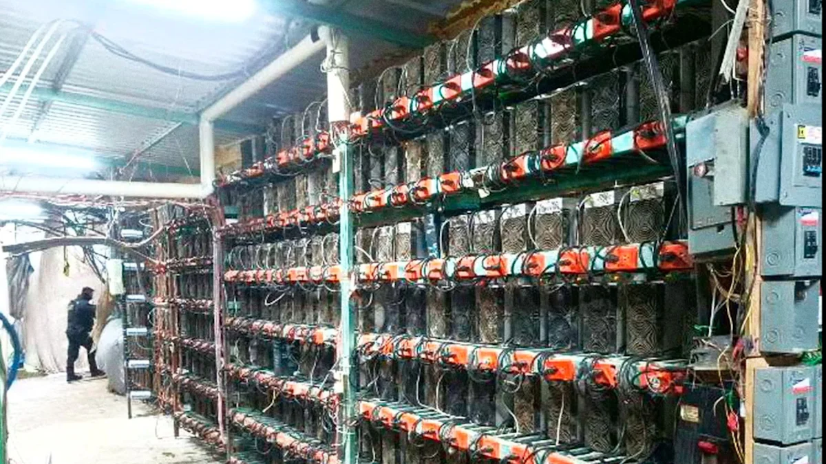 Al menos 300 equipos para minar criptomonedas son hallados en Puebla