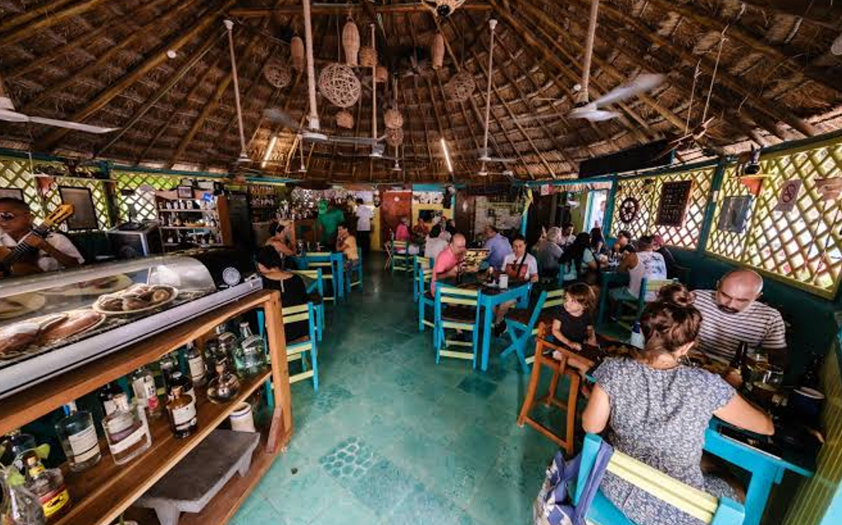 ¿Sabías que el restaurante de mariscos más antiguo de Cancún empezó como una tienda?