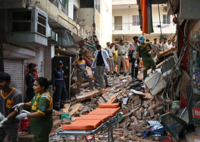 Colapso de edificio estudiantil en Nueva Delhi deja siete muertos