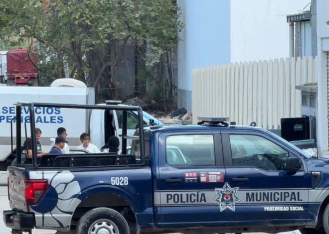 Asesinan a taxista en Bonfil; lo encuentran muerto dentro de su unidad
