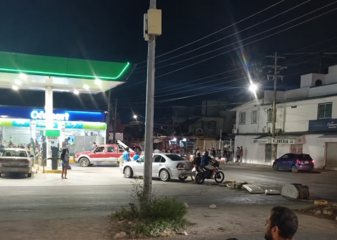 Apagones desatan bloqueos nocturnos en Cancún