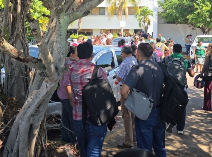 Evacúan edificio de la SEQ en Chetumal por conato de incendio