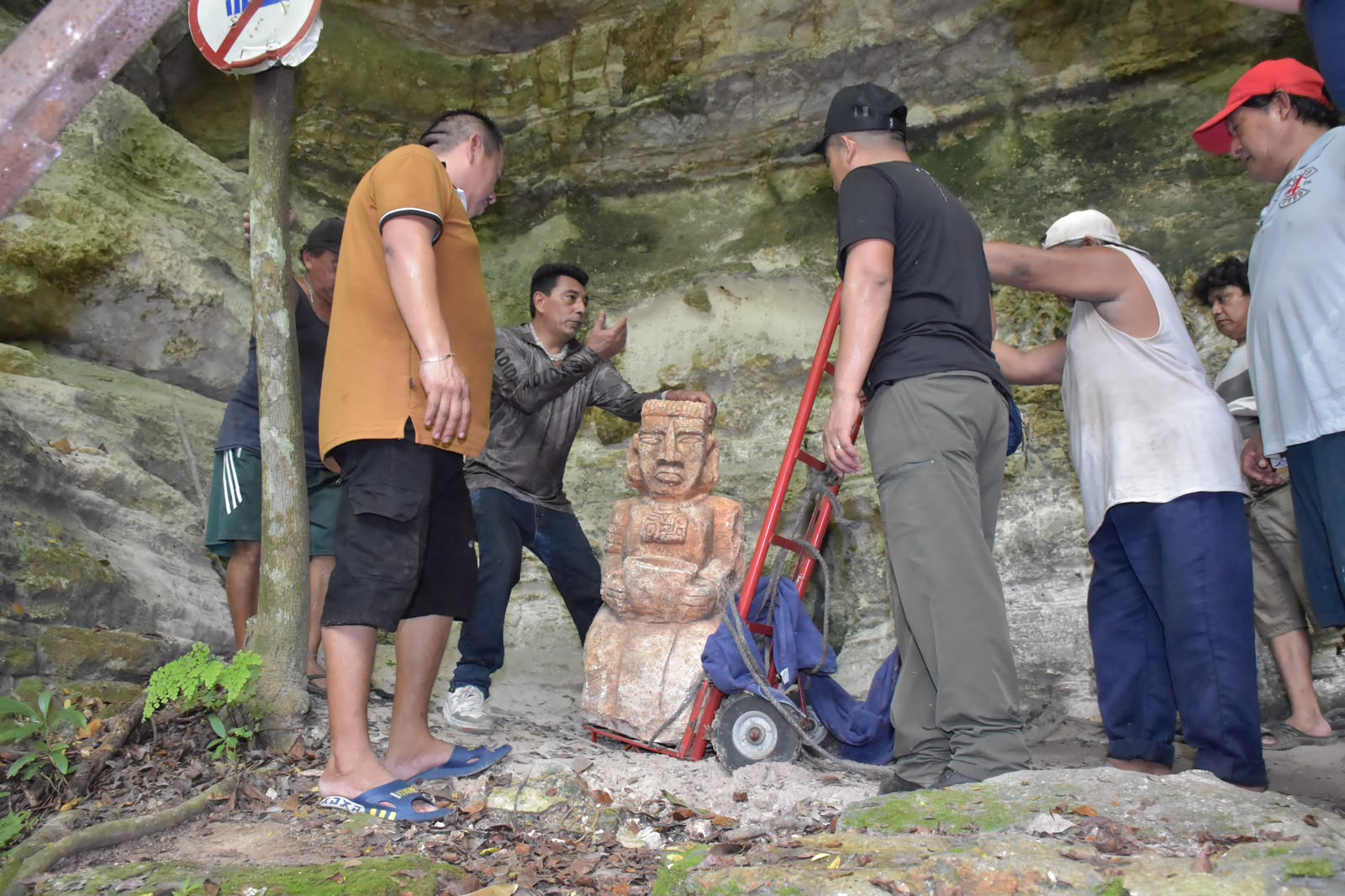 Arte maya llega al cenote de Sacalaca