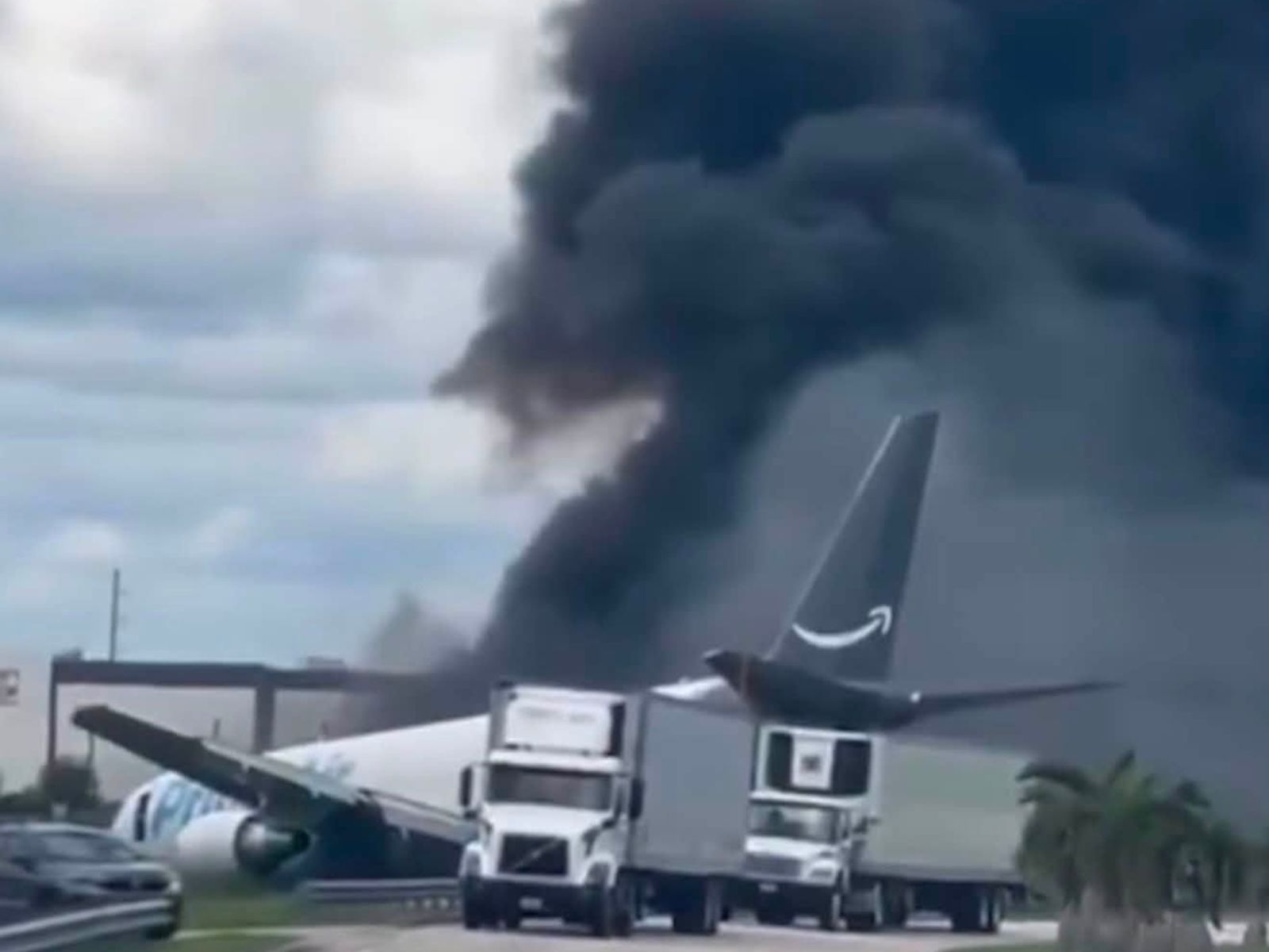 Avión de carga de Amazon se estrella en Miami y deja 5 muertos