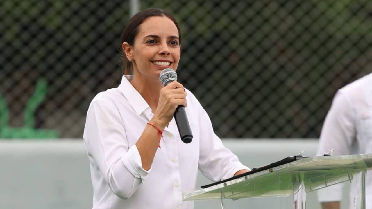 Reportan presunto retiro de visas a Ana Paty Peralta y familiares