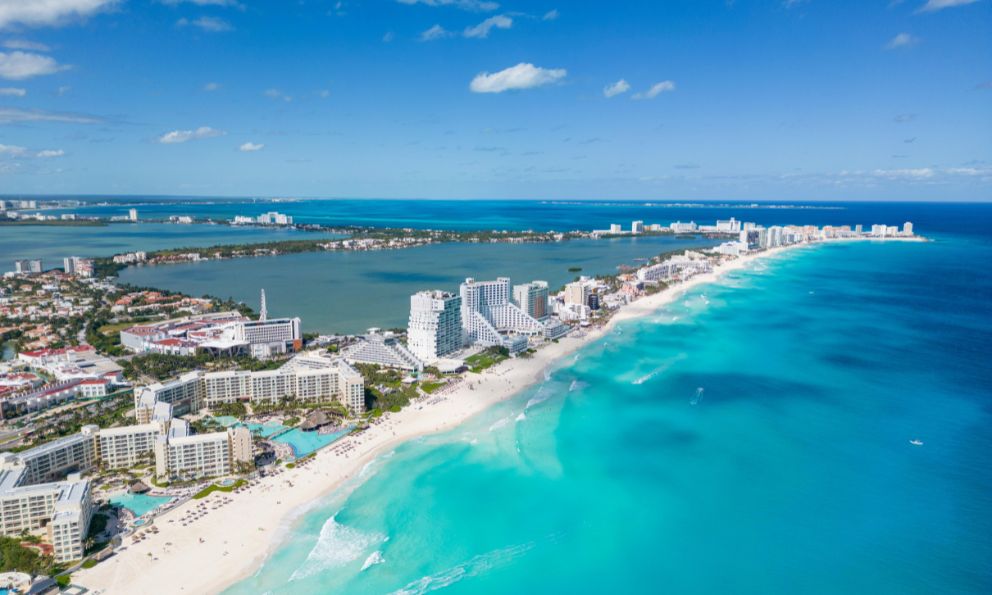 Cancún pierde pasajeros internacionales en agosto