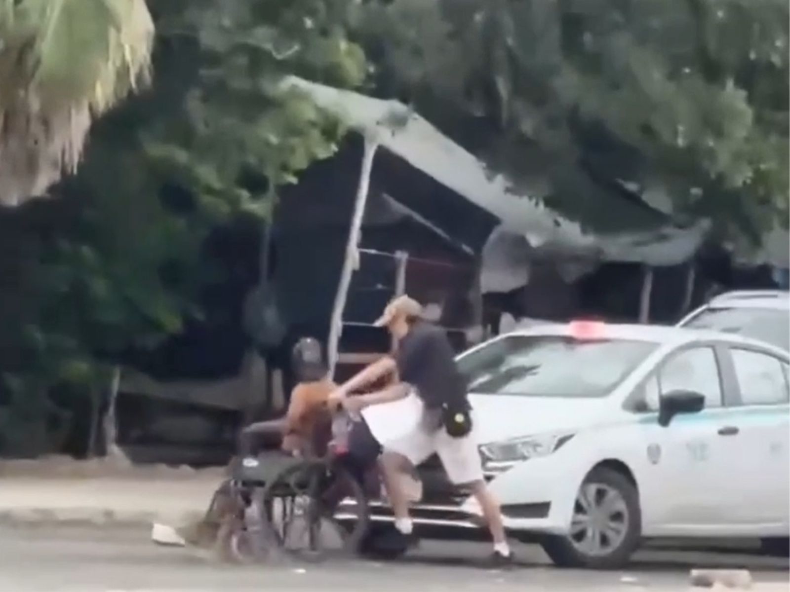Difunden video de agresión a persona en silla de ruedas en Playa del Carmen
