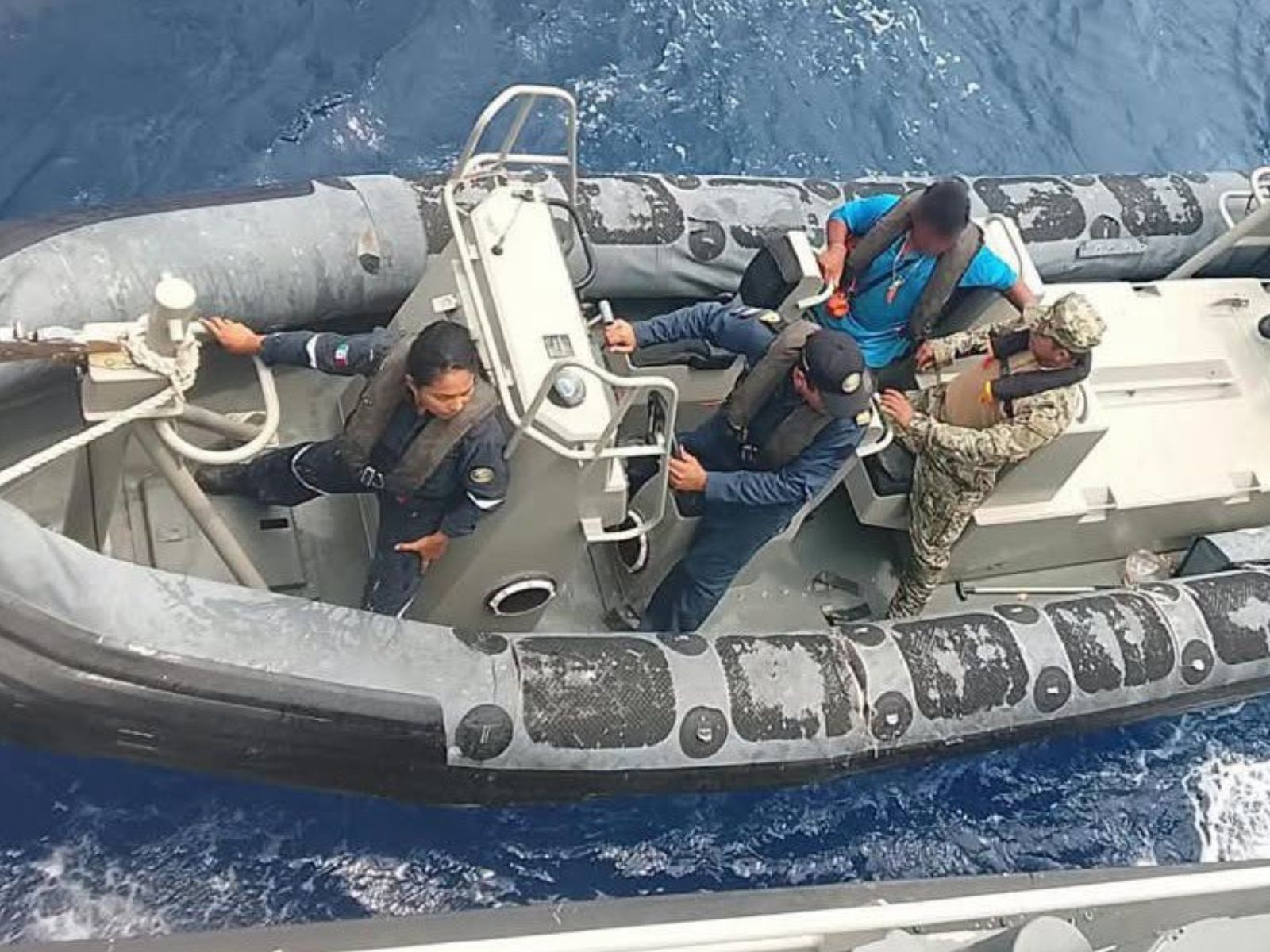 Marina rescata a pescador a la deriva en costas de Acapulco