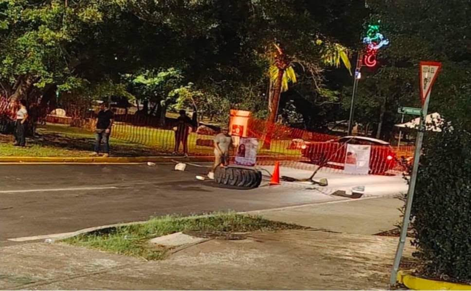 Protesta de Madres Buscadoras paraliza acceso a la Zona Hotelera de Cancún