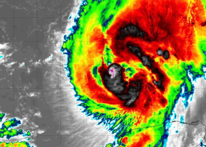 Isaias gana fuerza y mantiene lluvias en Quintana Roo