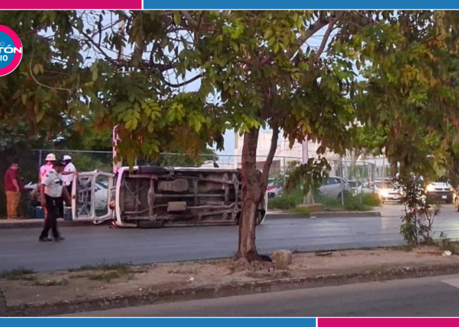 Camioneta vuelca tras chocar en la avenida Kabah de Cancún; conductor se voló el alto